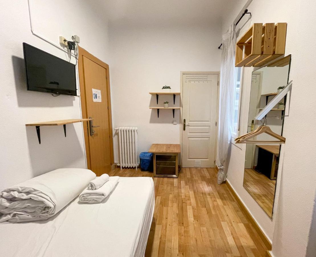 Az The Bridge Hostel - Coliving Zaragoza Exterior photo
