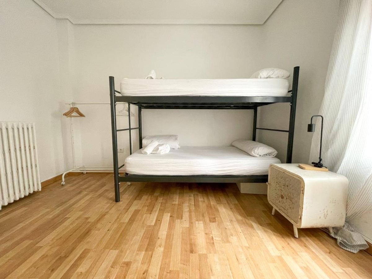 Az The Bridge Hostel - Coliving Zaragoza Exterior photo